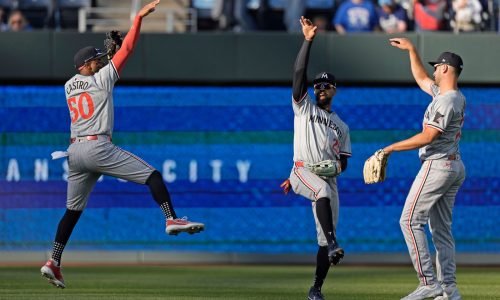 Twins star Byron Buxton relishes return to outfield