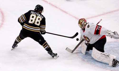 David Pastrnak hat trick lifts Bruins to third straight win, 6-2