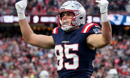 Source: Patriots, Hunter Henry agree to terms on three-year contract extension