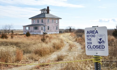 Newbury’s Pink House, a North Shore icon, slated to be removed: ‘Attractive nuisance’