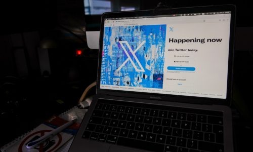 Free blue check marks are back, for some 