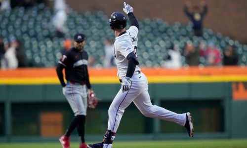 Twins lose Carlos Correa to injury, game in Detroit