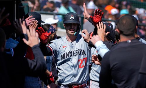 Twins battle for doubleheader sweep in Detroit