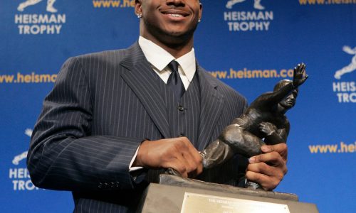 Reggie Bush gets his Heisman Trophy back