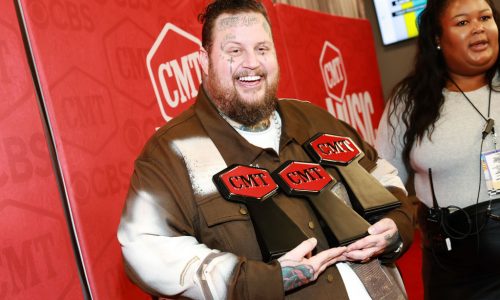 Jelly Roll leaves social media after being bullied about his weight