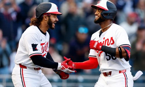 Twins take third straight from lowly White Sox