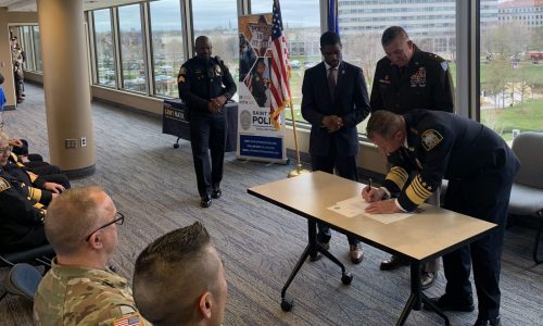 St. Paul police, Minnesota National Guard team up to steer military members to careers as officers