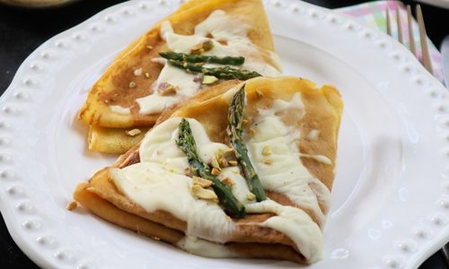 Crepes with asparagus, ricotta and lemon give the taste of spring