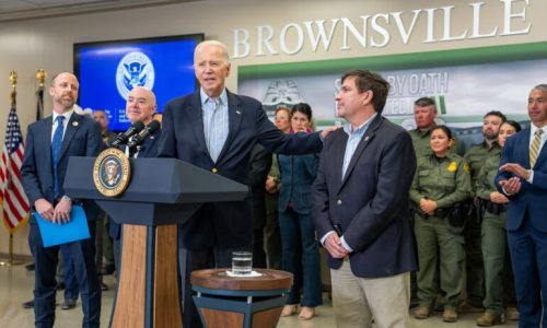 PÓDCAST: ¿Puede el presidente Biden cerrar unilateralmente funciones clave de la frontera?