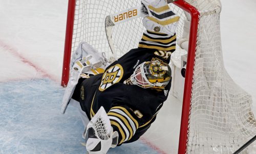 Bruins drop Game 2 to Leafs, 3-2