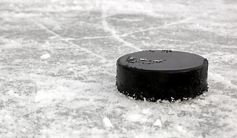 Women’s hockey: Toronto blanks Minnesota in playoff opener