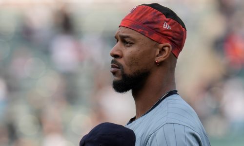 Twins center fielder Byron Buxton leaves game early with knee soreness