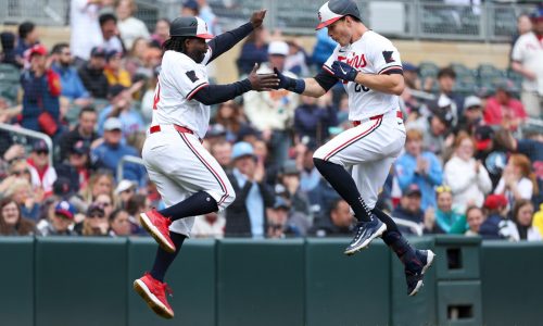 Twins win 12th straight, matching second-longest streak in club history