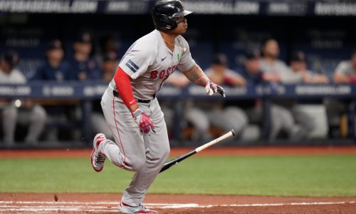 Rafael Devers breaks Red Sox record with homer in 6th consecutive game