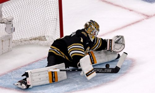 Jeremy Swayman stands tall, leads B’s past the Maple Leafs with 30-save performance