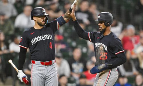 Twins’ offense pulls away late for ninth straight win