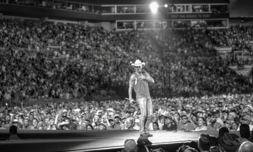 Concert review: Jimmy Buffett loomed large over Kenny Chesney’s U.S. Bank Stadium show