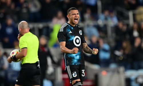 Life is coming fast at the Loons’ Kervin Arriaga. And the Honduran is heading it home