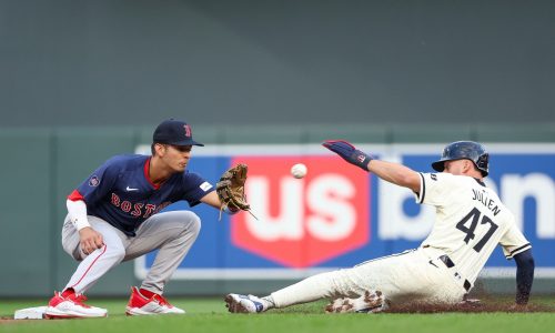 Twins extend win streak to 11 with 5-2 victory over Red Sox
