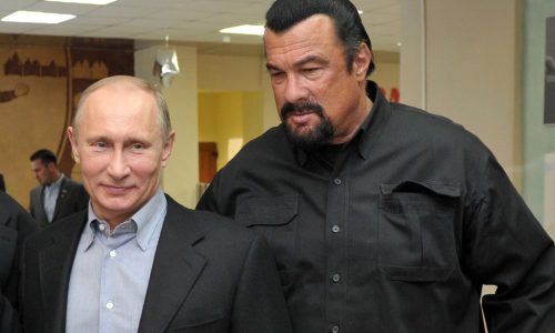 Steven Seagal again kisses up to Putin while accepting Russian honor