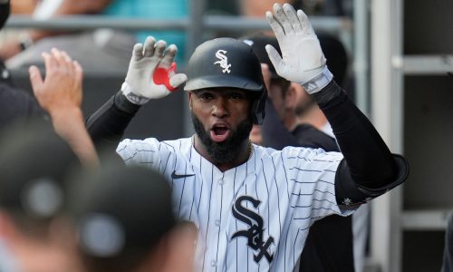 White Sox snap franchise-worst 14-game losing streak, beat Red Sox 7-2