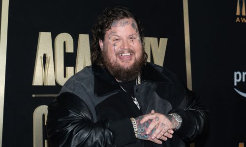 Jelly Roll says ‘some legal puzzles’ — aka felonies — keep him from international shows