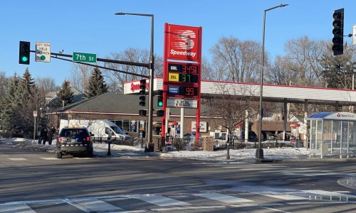 Woman sentenced to probation for holding four workers hostage at St. Paul gas station