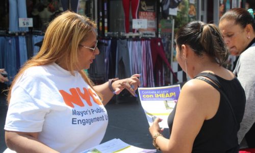 En plena ola de calor, neoyorquinos que cumplan requisitos pueden solicitar subvención estatal para aire acondicionado… por ahora