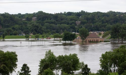 Flood levels expected to crest Saturday night for Mississippi and St. Croix rivers