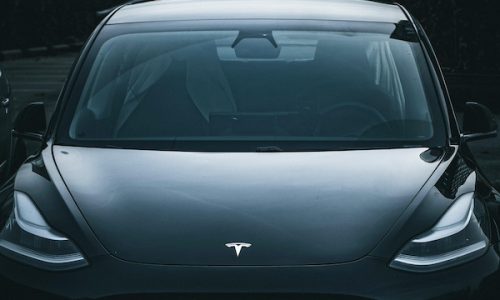 World Full Year 2023: Tesla Model Y first SUV and BEV best-seller, sales up 11.9%