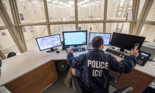 Migrantes detenidos por ICE en Nueva York inician breve huelga de hambre por suspensión de llamadas telefónicas gratuitas y condiciones en detención