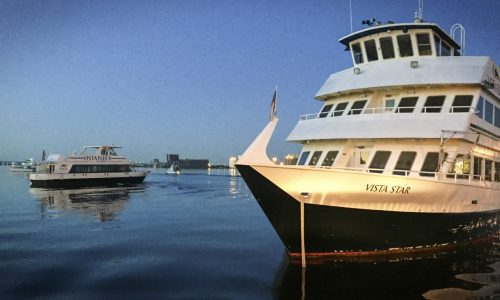 1 person injured as Duluth sightseeing ship hits breakwater