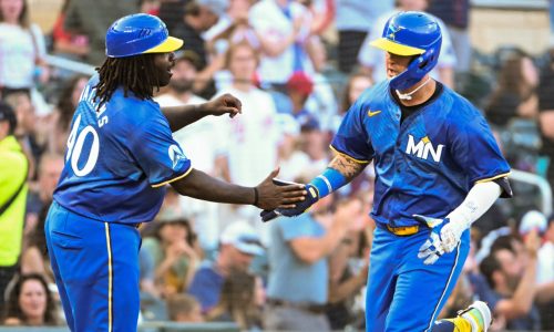 Miranda breaks Twins record for consecutive at-bats with a hit