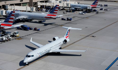 Ticker: American Airlines, flight attendants agree on contract