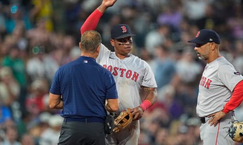 Red Sox 3B Rafael Devers avoids injury after scary sixth-inning incident