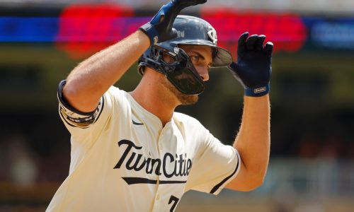 Twins rally for walk-off victory over MLB-leading Phillies