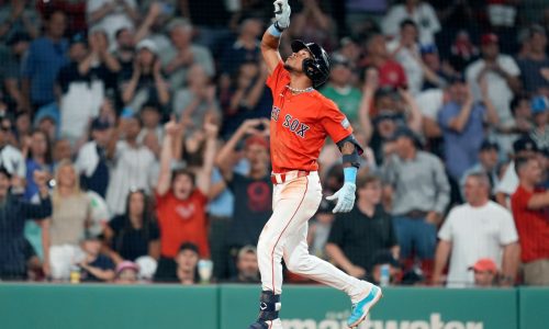 Red Sox score five unanswered runs late to stun Yankees 9-7