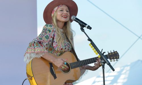 Jewel shines anew as mental health care champion and multimedia artist