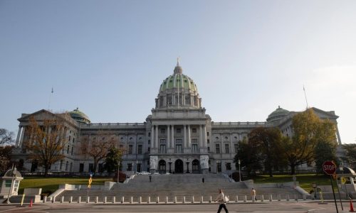 Presidential battle could play role in control of state capitols in several swing states