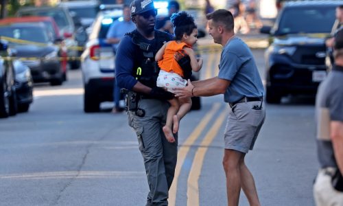 Boston SWAT officers arrest barber shop robbery suspects, no injures reported