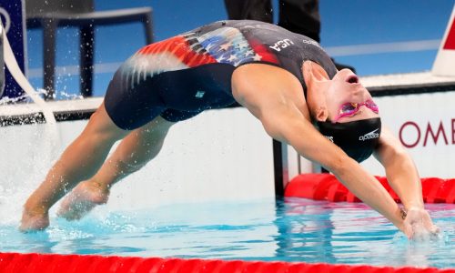 Lakeville’s Regan Smith cruises into 100 backstroke final with top semifinal time