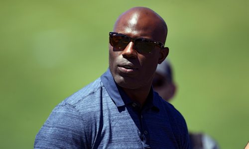 Terrell Davis says United Airlines banned him for weeks after he tapped flight attendant on shoulder