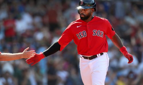 Ex-Red Sox OF Jackie Bradley Jr. signs with Mets, putting big milestone within reach