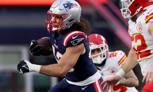 Report: Patriots, Jahlani Tavai agree to three-year contract extension