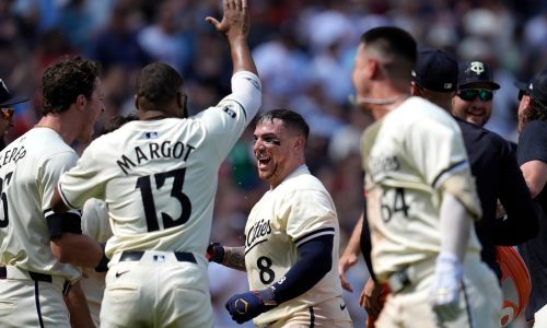 Twins catcher Christian Vazquez hitting again, finally