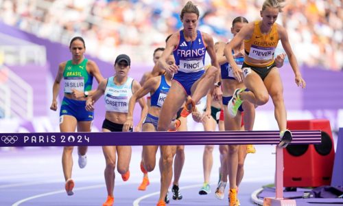 French runner Alice Finot proposes to her boyfriend with an Olympic pin after her steeplechase race