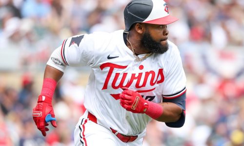 Twins win Game 1, pull within 2½ of Cleveland in AL Central