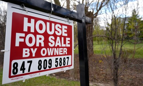 Ticker: Mortgage rates tick up; Retail figures come in strong