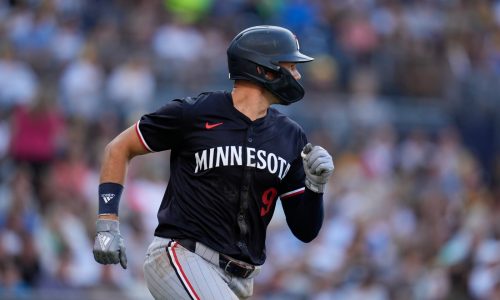Twins break out the bats in win over Padres