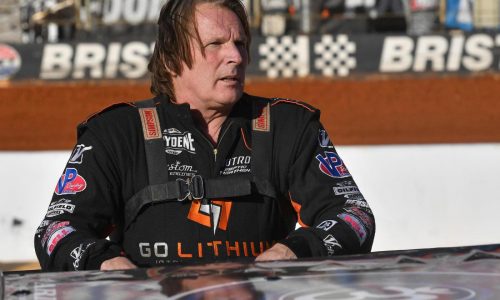 Dirt track racer Scott Bloomquist, known for winning and swagger, dies in plane crash